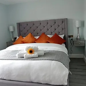 Tiernan's Luxury King Ensuite Aparthotel