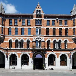 Isaacs Hotel